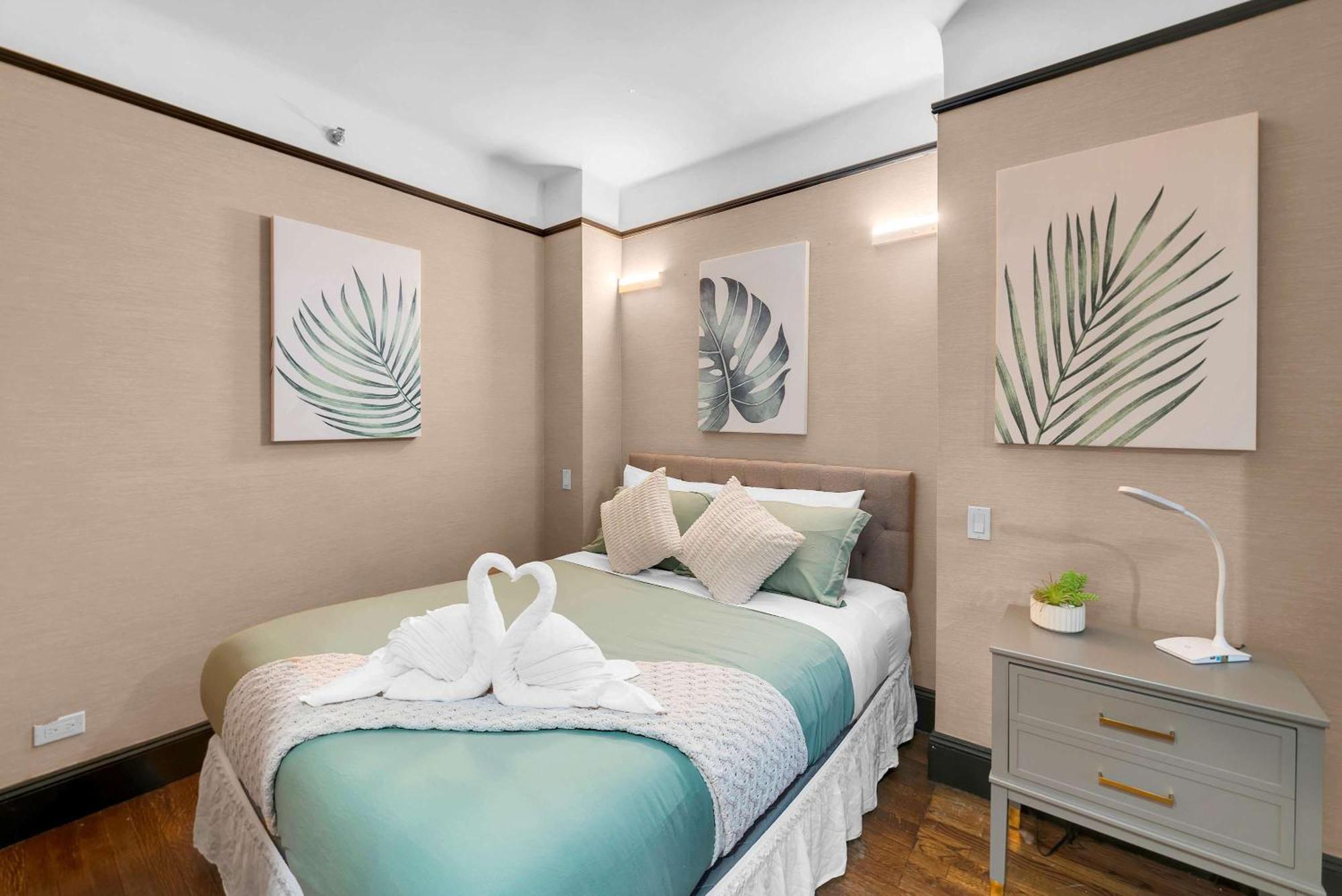 Stylish 2br In The Heart Of The With Gym *