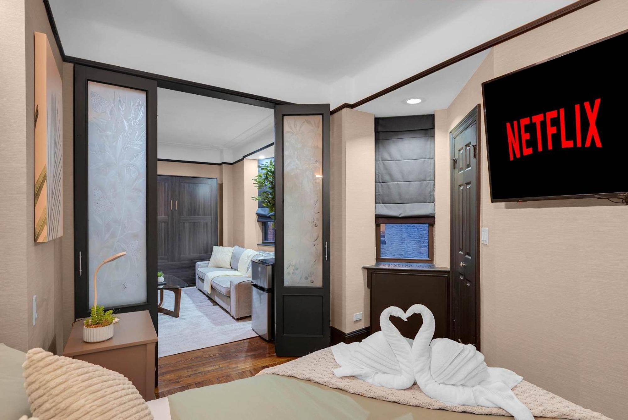 Stylish 2br In The Heart Of The With Gym Apartment